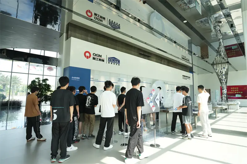 Peşə Universiteti Liming Peşə Universiteti, iş inkişafı proqramı üçün Fujian Quangong Machinery Co, Ltd'i ziyarət etdi.