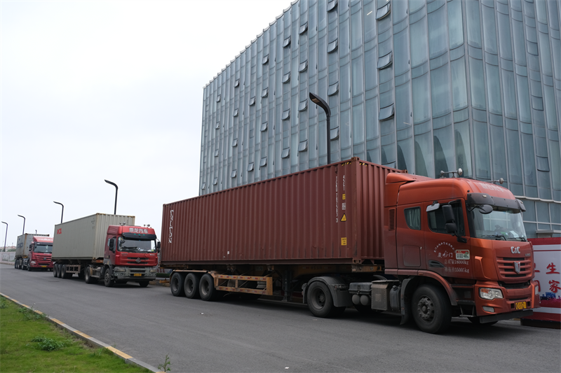 QGM kərpic istehsal edən maşınlar Orta Şərqə göndərildi, regional inşaatın yeni bir sıçrayış almasına kömək edir