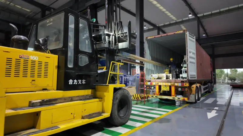 Kütləvi gəmilər güvən aparır və ağıllı şəkildə istehsal olunan avadanlıq dünyada istiqamətlərə yönəlmişdir.