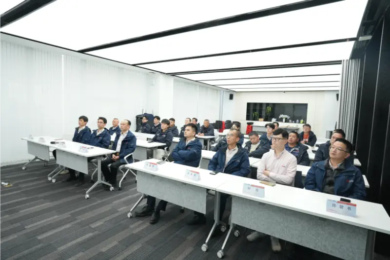 Quangong Machinery Co., Ltd.-nin xaricdə kərpic istehsalı layihəsi üzrə səfərbərlik görüşü uğurla başa çatıb.