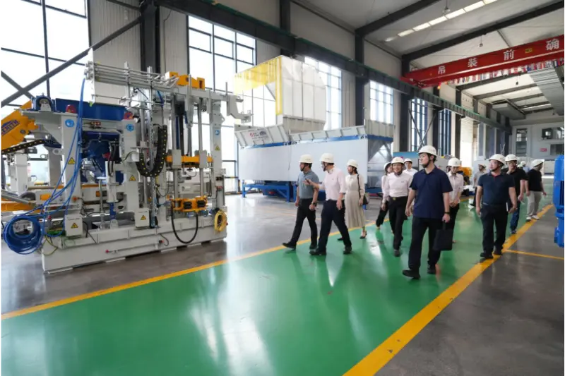 Fujian Əyalət Sənaye və İnformasiya Texnologiyaları Departamentinin rəsmiləri Yoxlama və Rəhbərlik üçün Quangong Machinery Co., Ltd.-yə baş çəkdi
