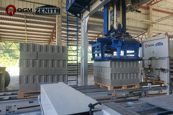 Hondurasda QGM YENİ ZN900C Avtomatik Beton Bloklar Makinası